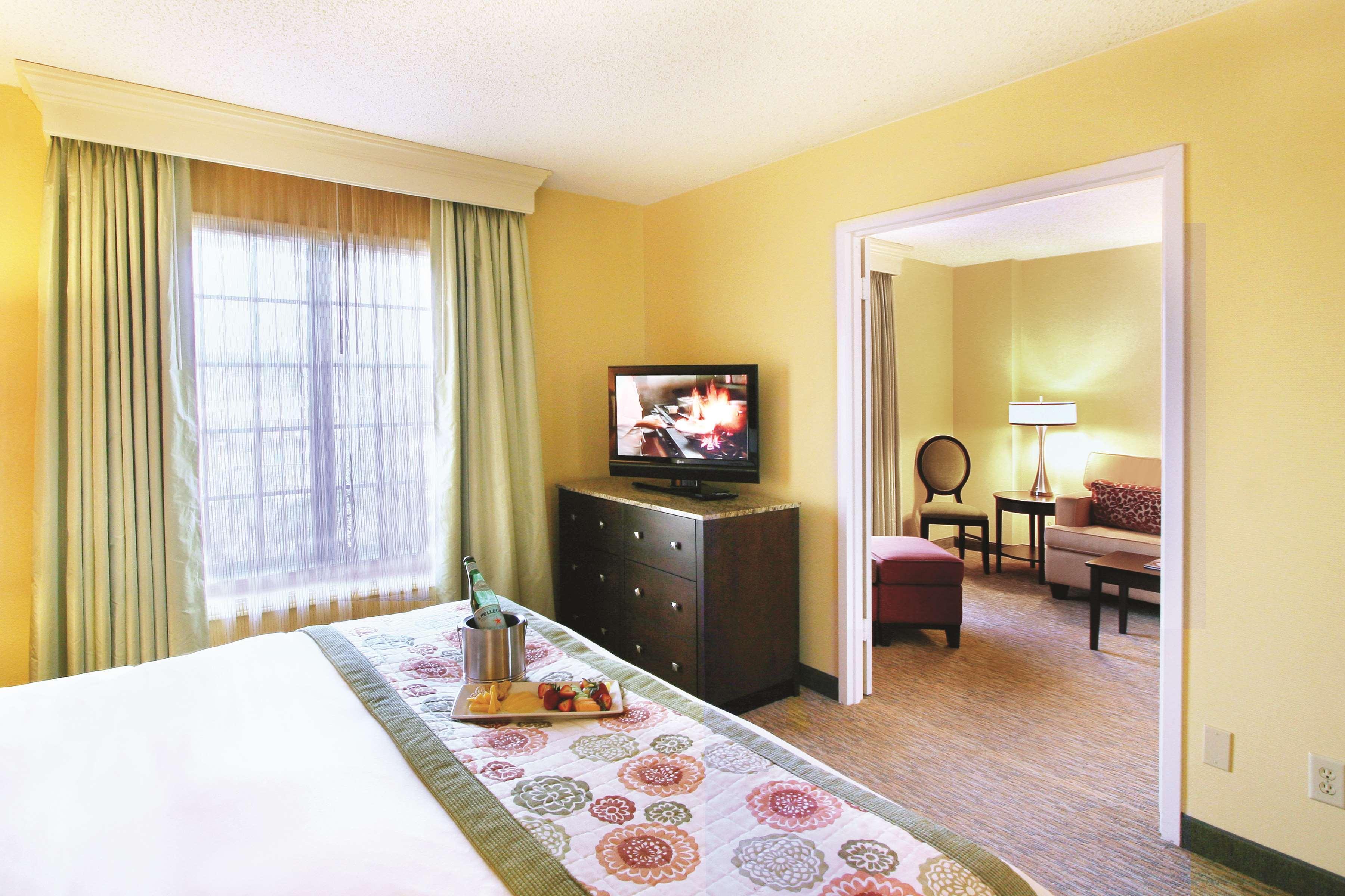 Doubletree Suites By Hilton At The Battery Atlanta Smyrna Exterior foto