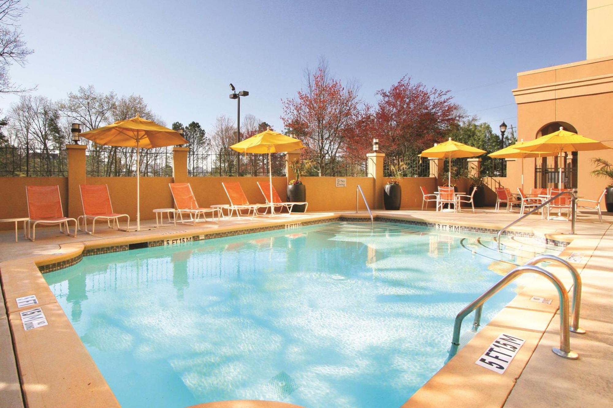 Doubletree Suites By Hilton At The Battery Atlanta Smyrna Exterior foto