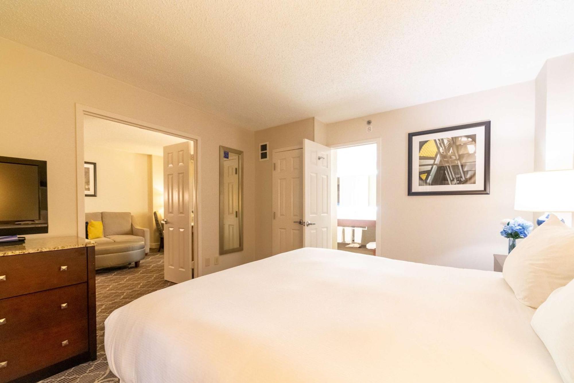 Doubletree Suites By Hilton At The Battery Atlanta Smyrna Exterior foto